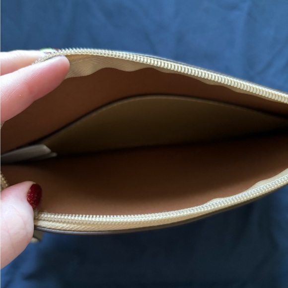 Tutilo New York Gold Wristlet - faux leather - Picture 7 of 8